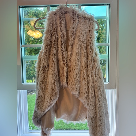 Milk-tea/White Furry Vest